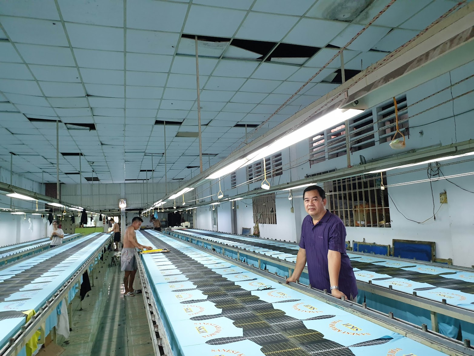 xưởnng in đồng phục con heo vàng